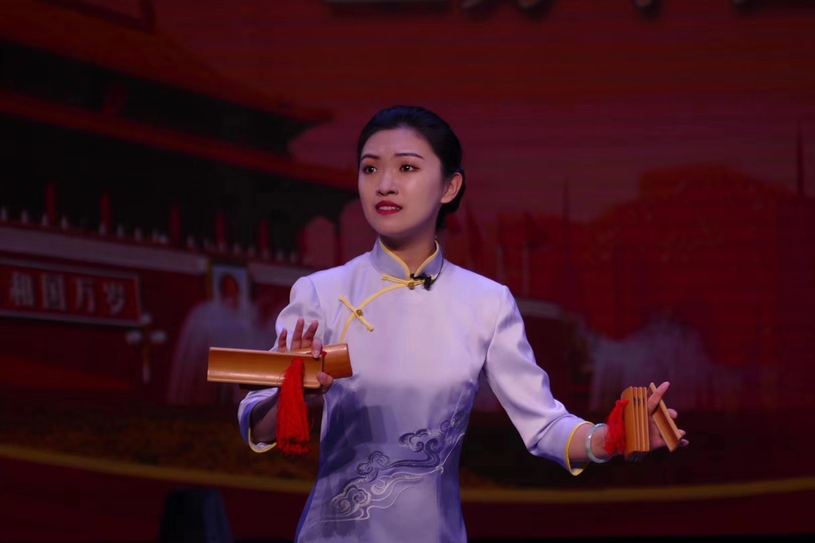  p>安子元,女,快板演员,高派快板第四代传承人,北京曲艺家协会会员.