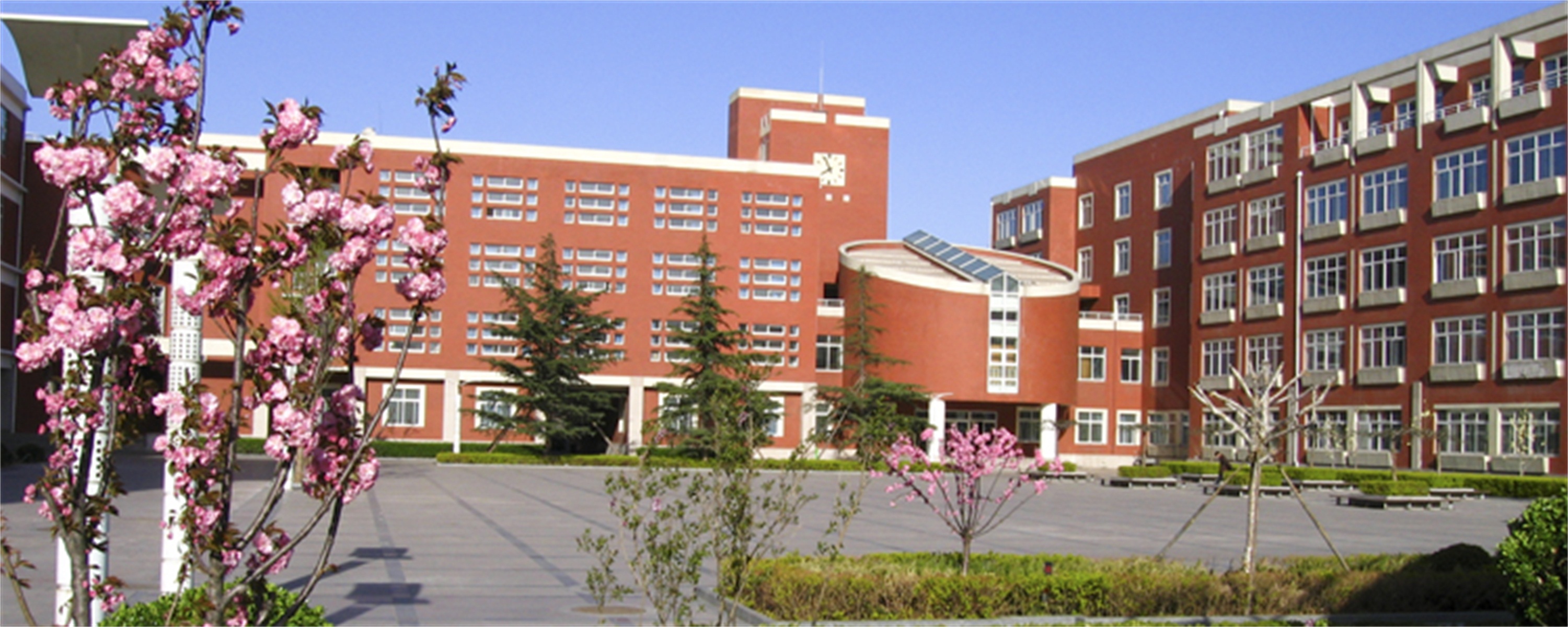 清华大学附属中学(tsinghua university high school )是一所由北京市