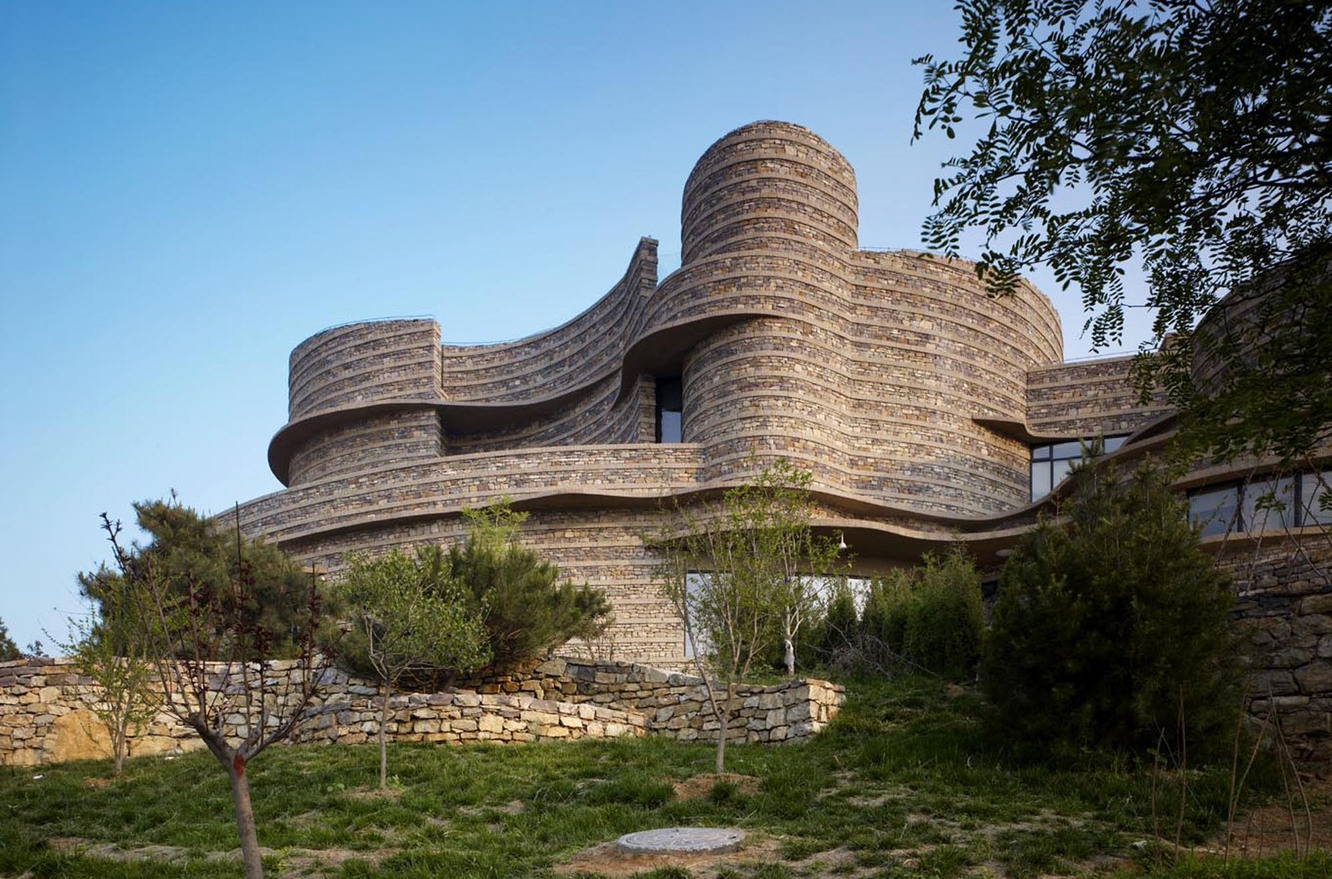  p>市蓟县地质博物馆坐落在蓟县国家地质公园主碑广场对面,府君山南麓