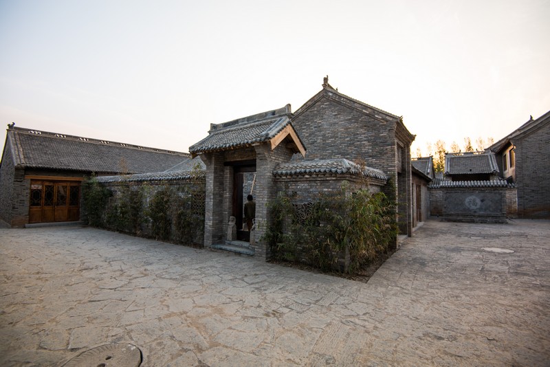  p>七贤民俗村(原锦绣云台温泉山庄),是一处以民俗小吃,河南非遗,室内
