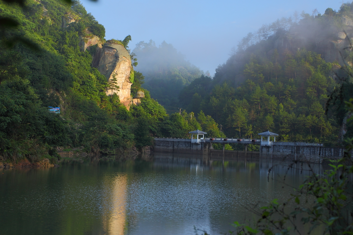  p>天烛湖是 a target="_blank" href="/item/新昌县/10098549" data