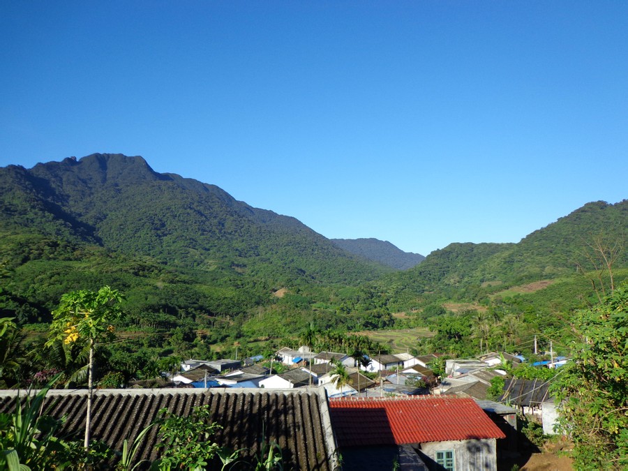 吊罗山乡崩岭村