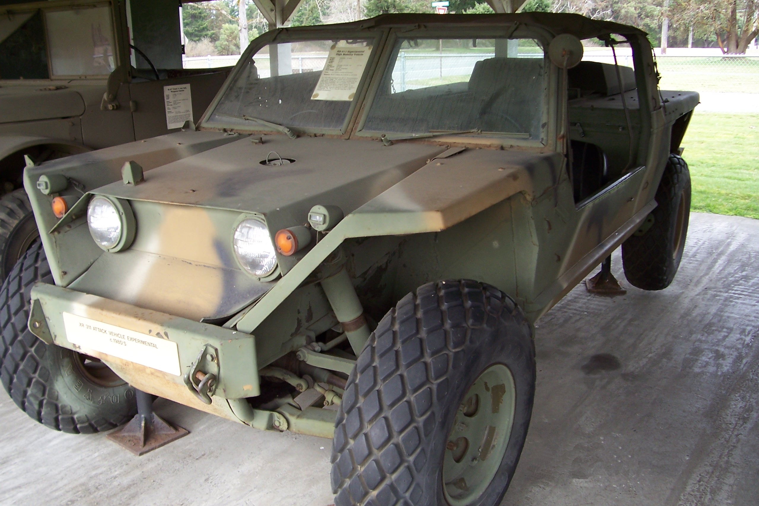 high mobility multipurpose wheeled vehicle /b>,缩写 b>hmmwv /b>