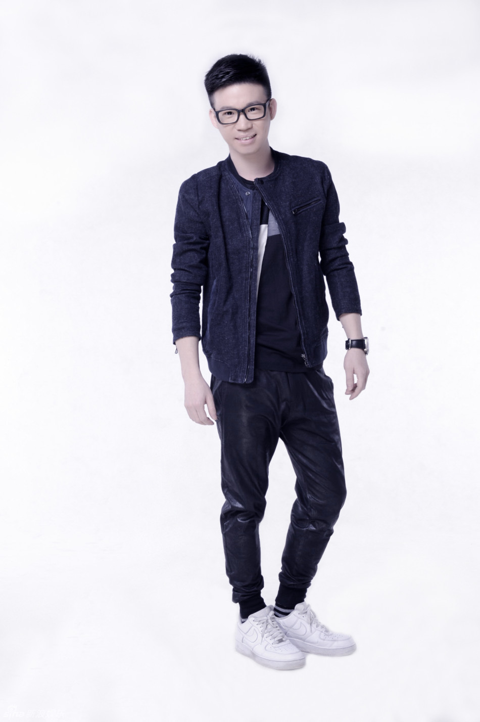  p>夏天alex最新用心情歌《谁知道》,舒服的旋律唱入心底,感受夏天