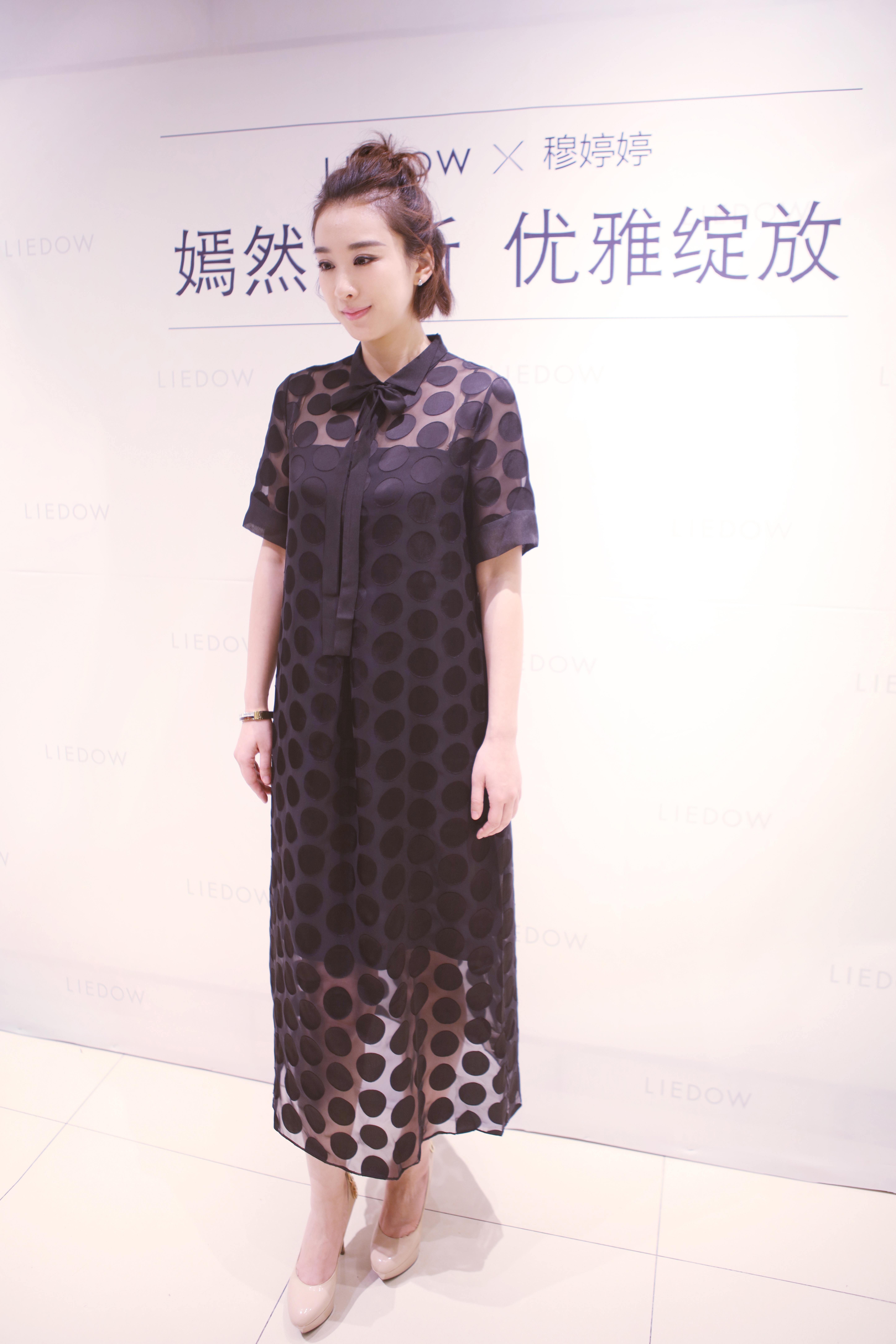 并于2001年推出liedow(蕾朵)高级女装品牌