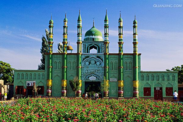 a>信徒礼拜的地方,词根为"拜倒"的意思,因为穆斯林礼拜时需要拜倒叩拜