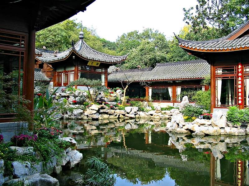 魏庐(又名惠庐)现位于 a target="_blank" href="/item/花港观鱼