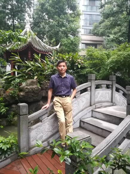  p>张金海,1973年生,河南省 a target="_blank" href="/item/淮滨县