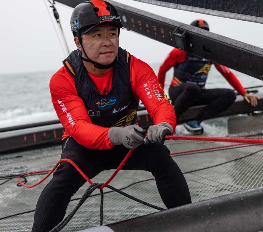  p data-id="t903ioymoikx">郑毅,帆船运动员,"青岛号"帆船船员. /p>