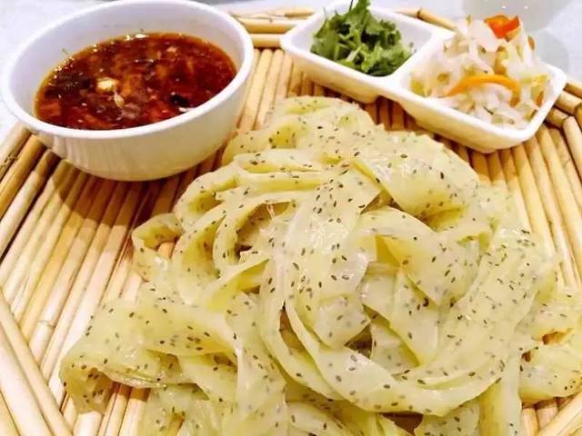  p>府谷有名的传统 a target="_blank" href="/item/小吃/401036"