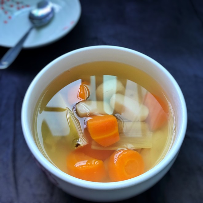 红萝卜竹蔗马蹄汤