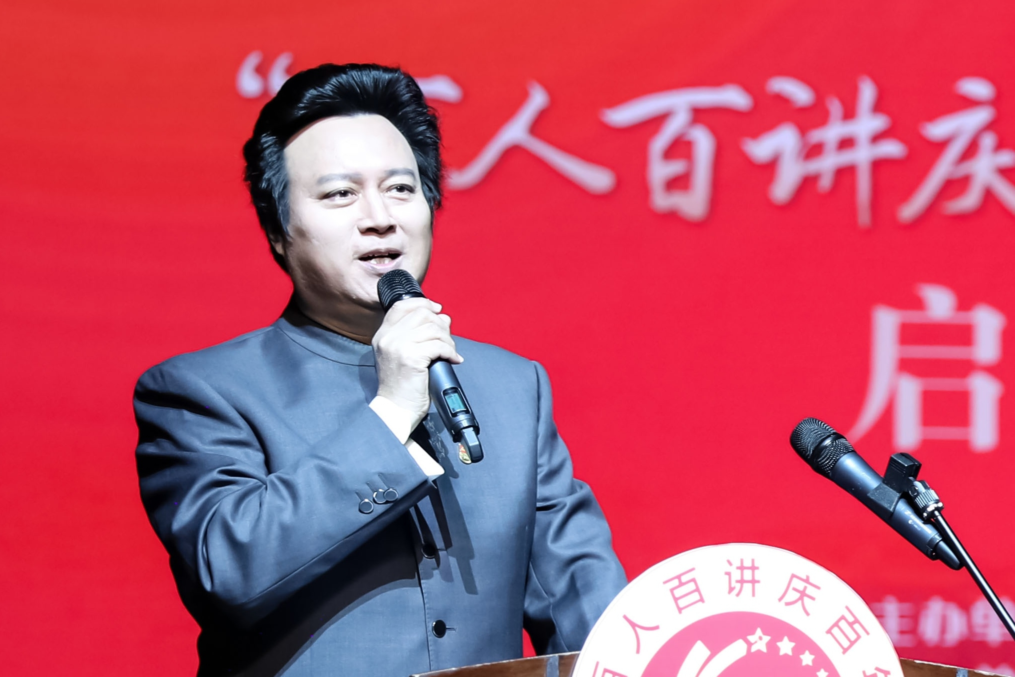  p data-id="gnwm17c6kp">曹军,山东广播电视台主任播音员,首席主持人