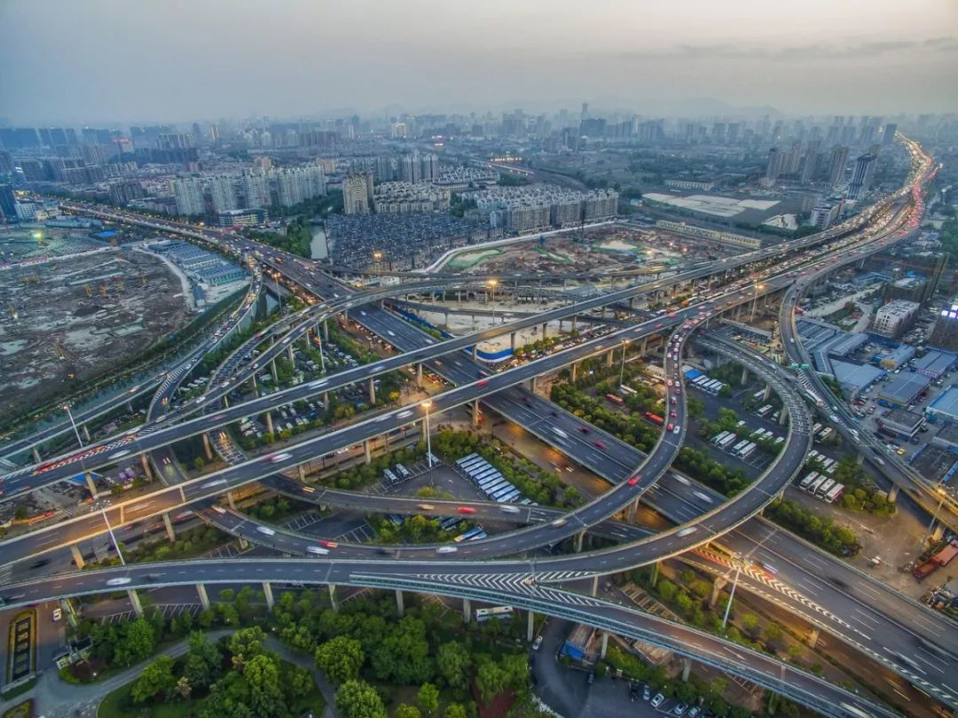  p>石德立交桥,浙江省杭州市东北部大型互通立交枢纽,位于杭州上城区