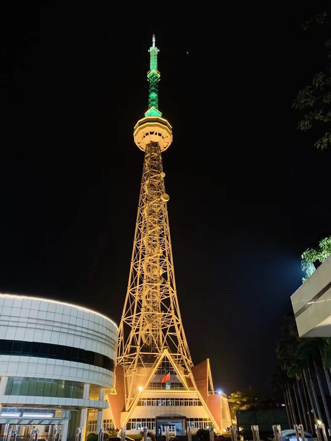  p data-id="gnwi0ja8q5">汕头电视塔,全称汕头广播电视中心发射塔