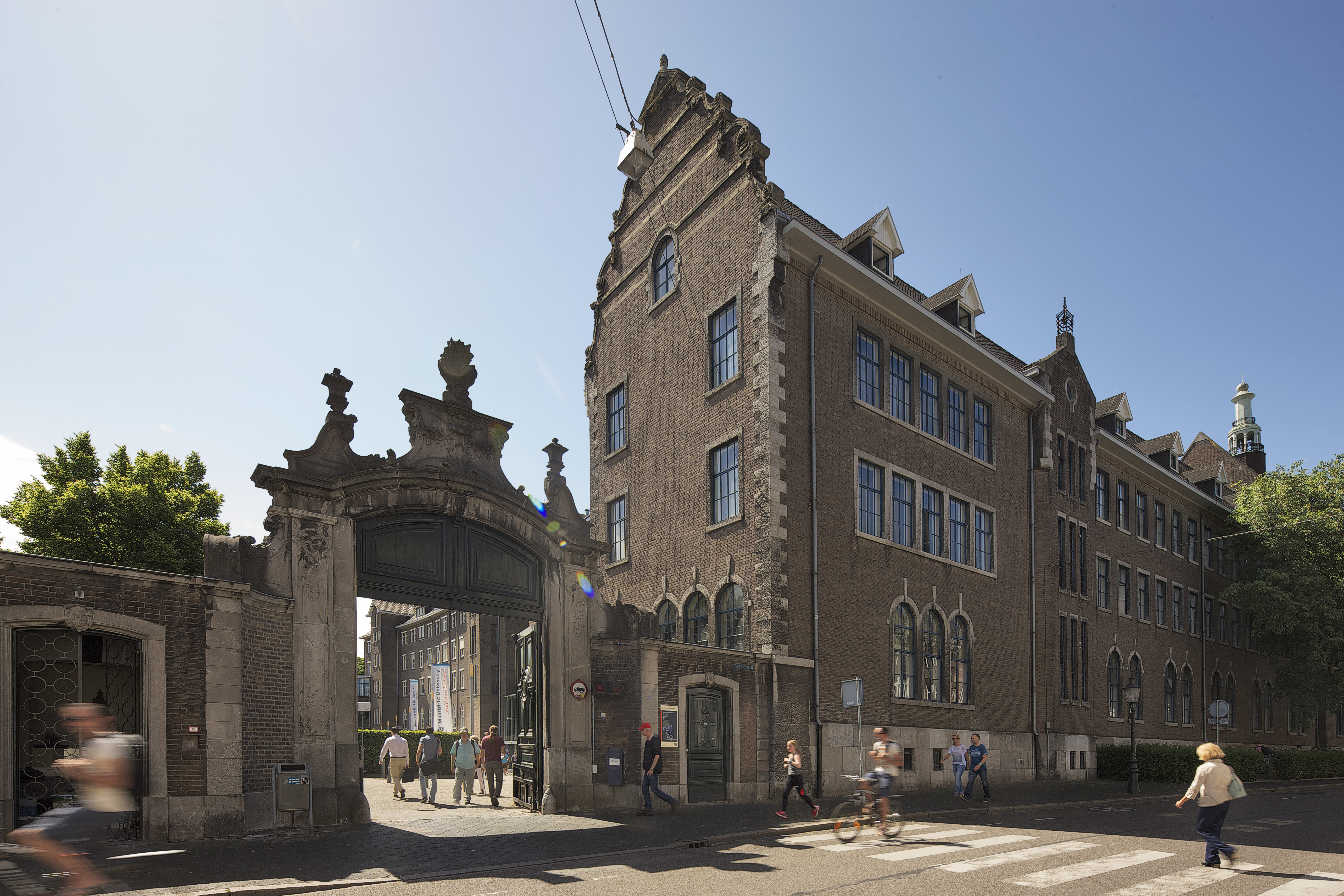  p>马斯特里赫特大学(英文:maastricht university;荷兰语