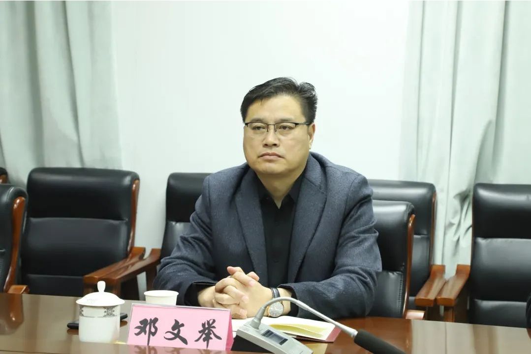  p>邓文举,现任山东省菏泽市郓城县委常委,政法委书记. /p>