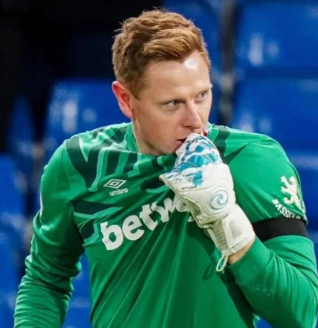 1986年1月22日出生于英格兰伦敦,英格兰足球运动员,场上司职门将,现