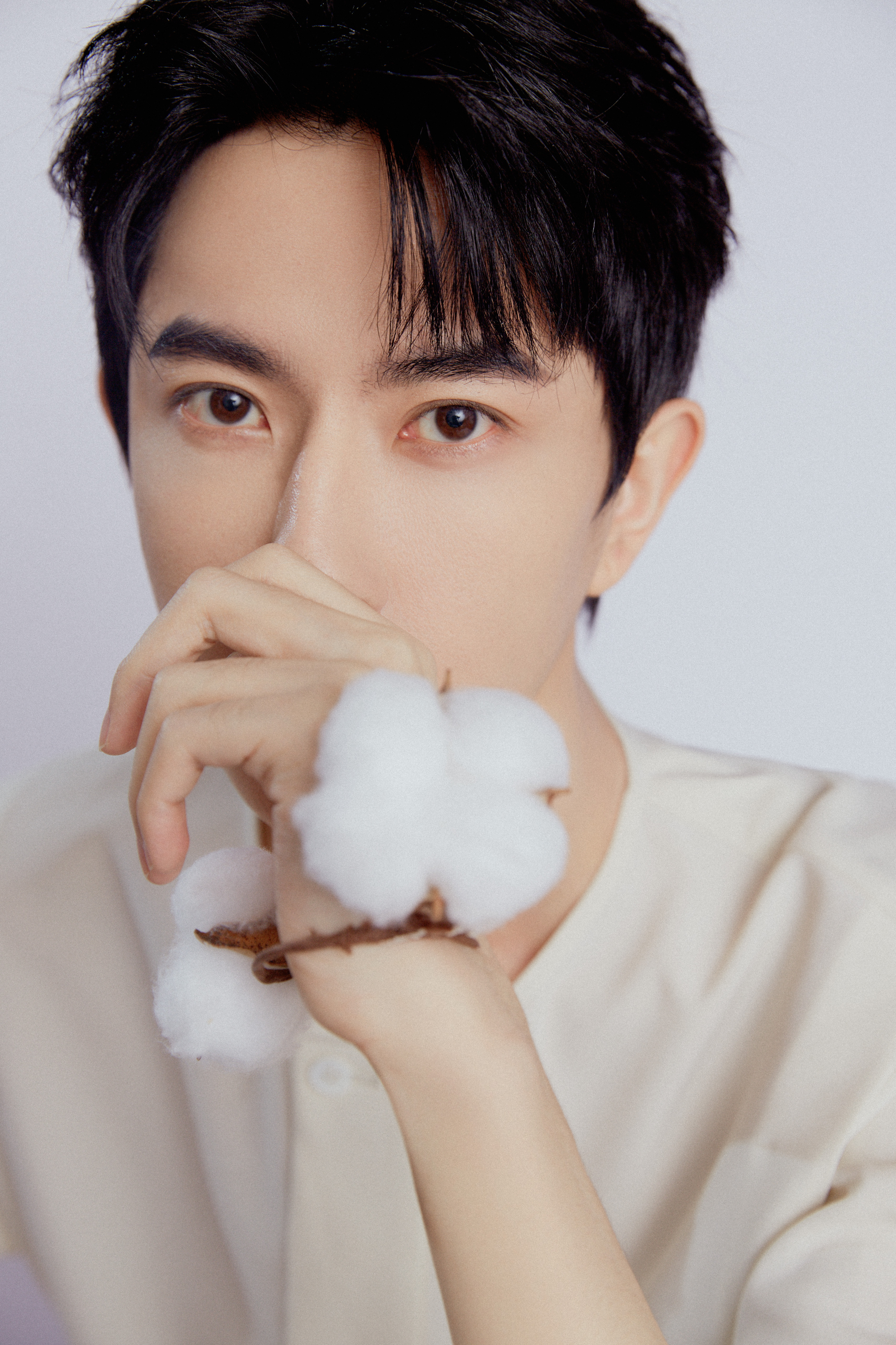  p>于朦胧(alan yu),1988年6月15日生于新疆乌鲁木齐,中国内地男演员