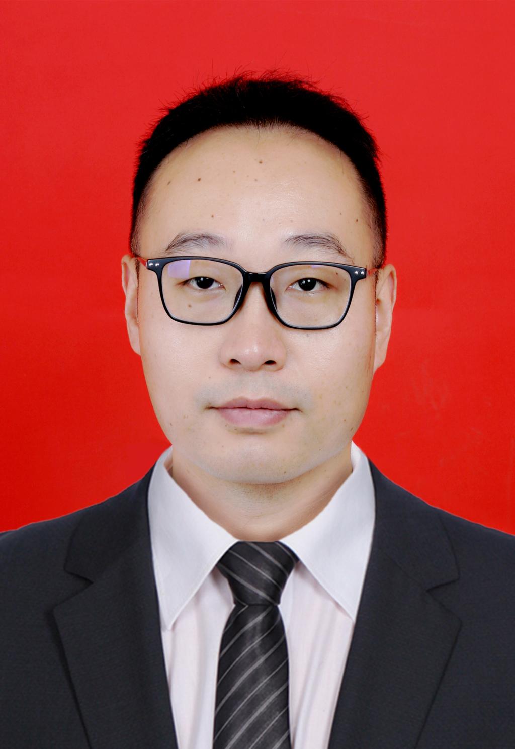 谢烨,男,汉族,1982年9月生,四川洪雅人,无