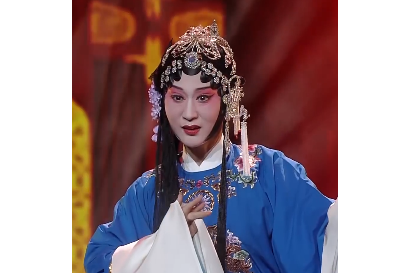  p>蔡娟,江苏省淮剧团戏曲演员,淮剧后起之秀.