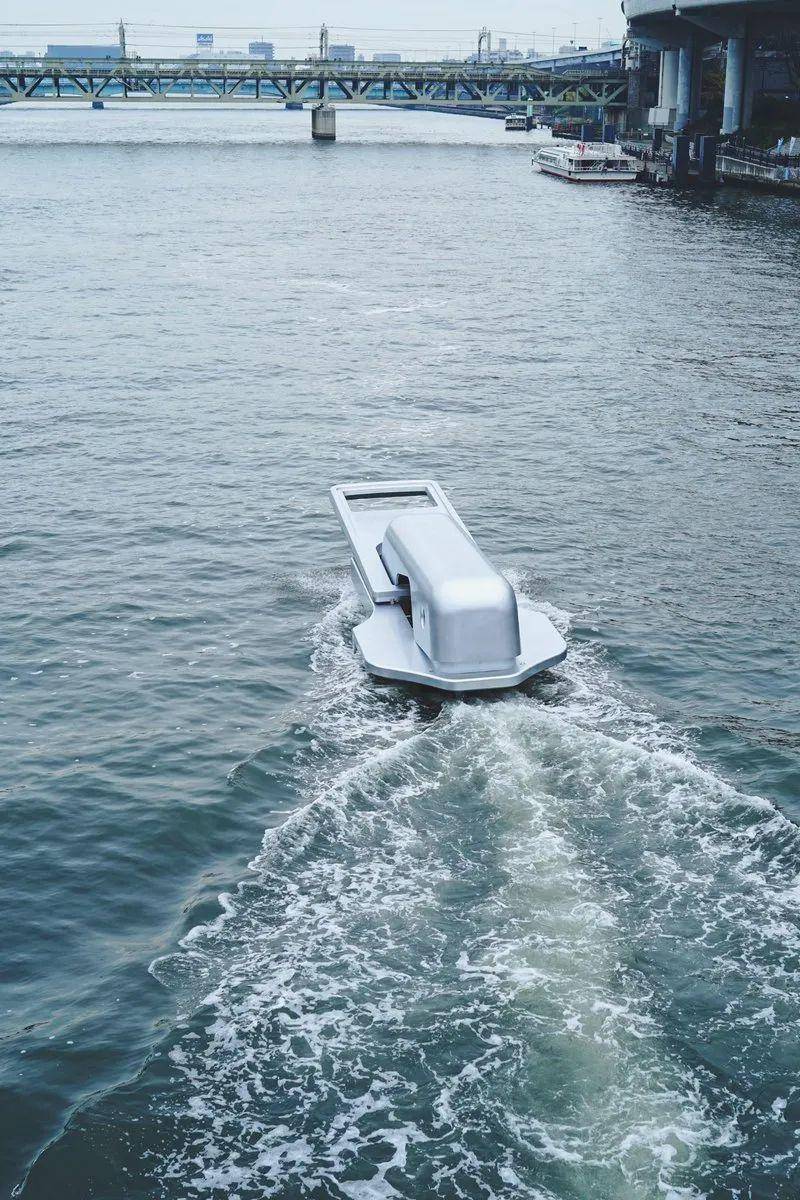  p>拉链船由日本行为艺术家铃木康博发明,时间:2010年8月,形状:酷似