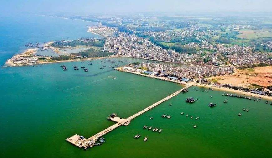 草潭镇,隶属于广东省湛江市 a target="_blank" href="/item/遂溪县