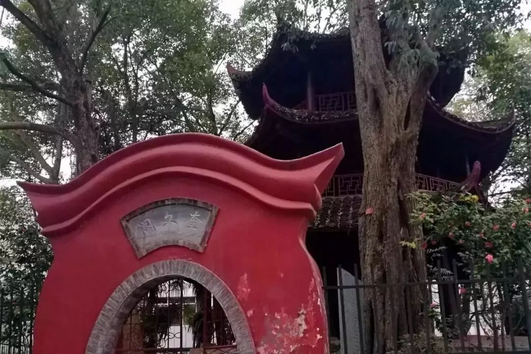  p>奎文阁位于 a target="_blank" href="/item/芷江/10685142" data