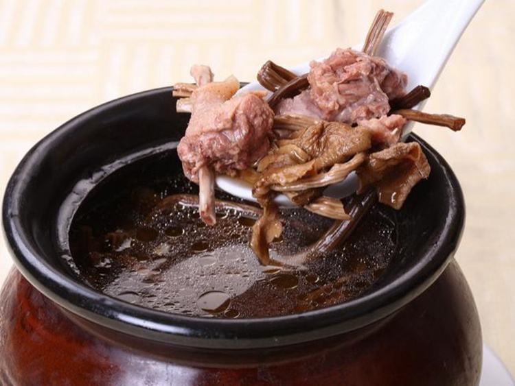 茶树菇龙骨汤