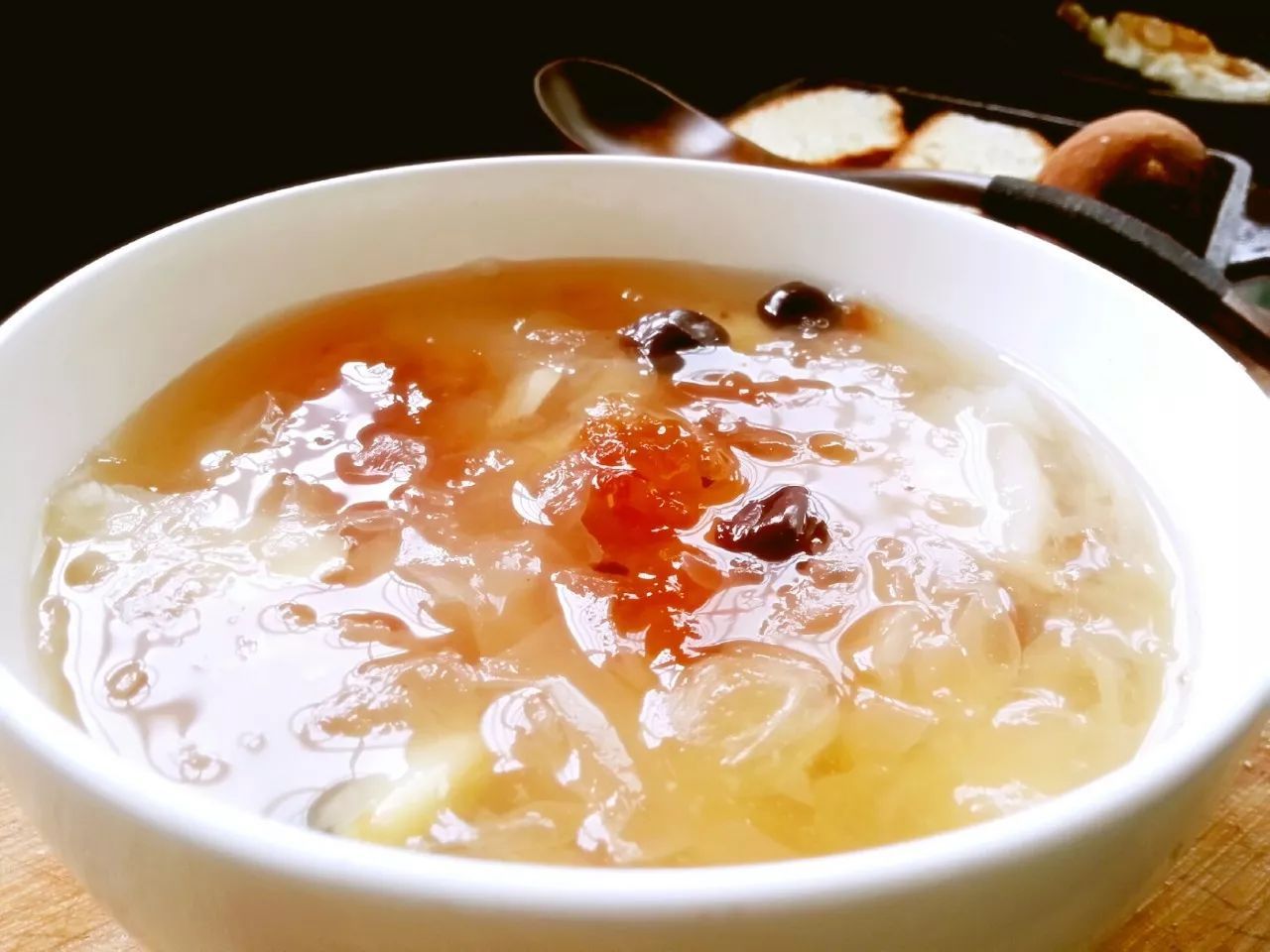 桃胶银耳炖木瓜