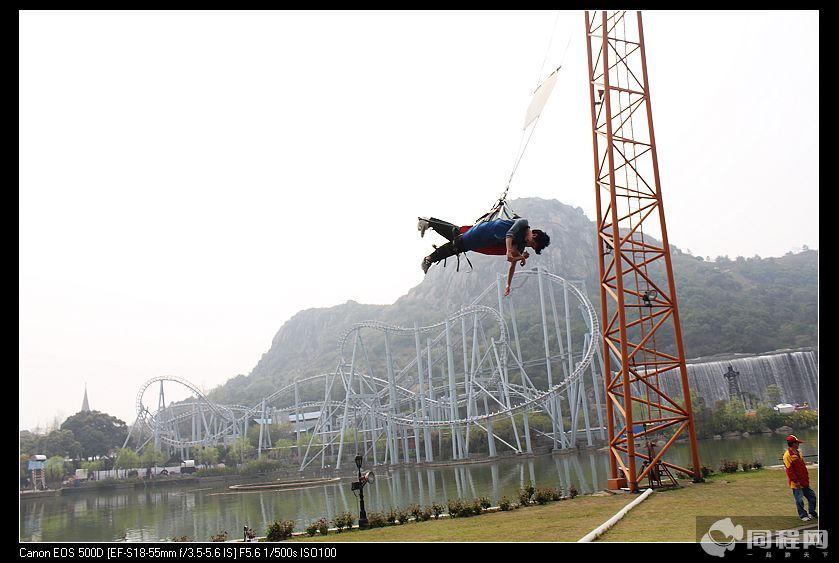  p>蹦极( b> i>bungee jumping /i> /b>),也叫机索跳,白话叫 a target