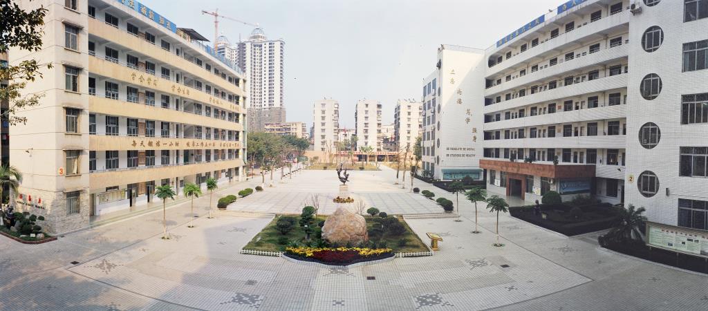  p>韶关市田家炳中学位于韶关市惠民南路55号,是广东省一级学校,市