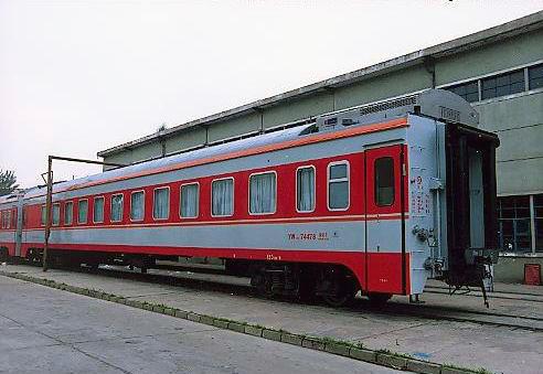  p>yw25g空调客车车内采用三层卧铺型式,铺面采用防