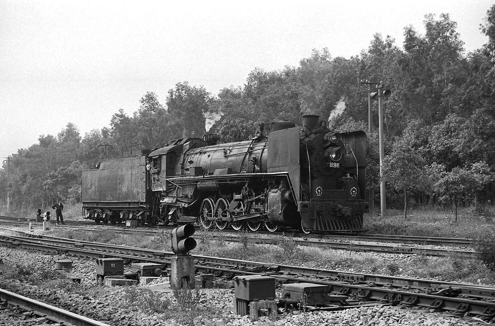 反修型蒸汽机车