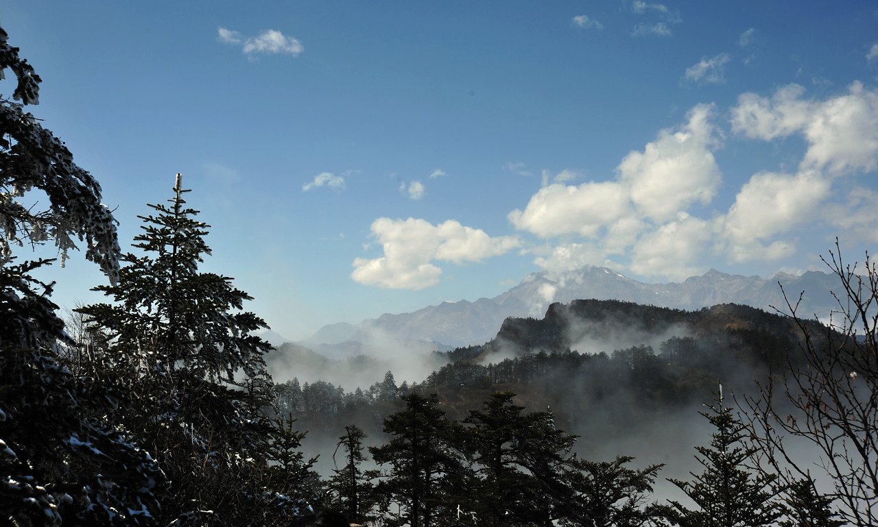  p>西岭雪山,位于四川省成都市大邑县境内,距成都仅95公里,总面积483