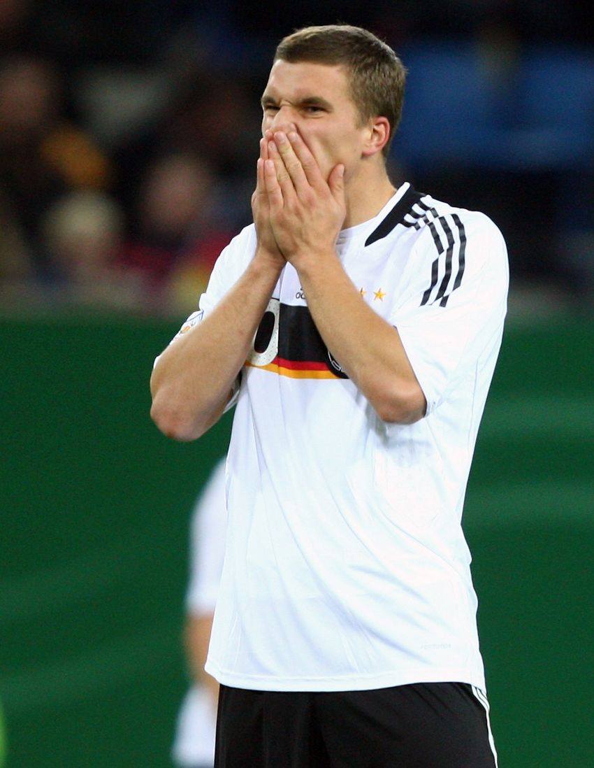 波多尔斯基从小在科隆长大,2003年11月加入 a href="#">科隆队 /a>.