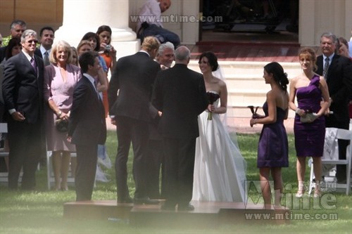 target="_blank" href="/item/凯南·鲁兹">凯南