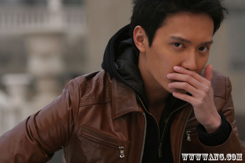  p>冯绍峰,原名冯威,1978年10月7日出生于上海市,中国内地男演员,毕业