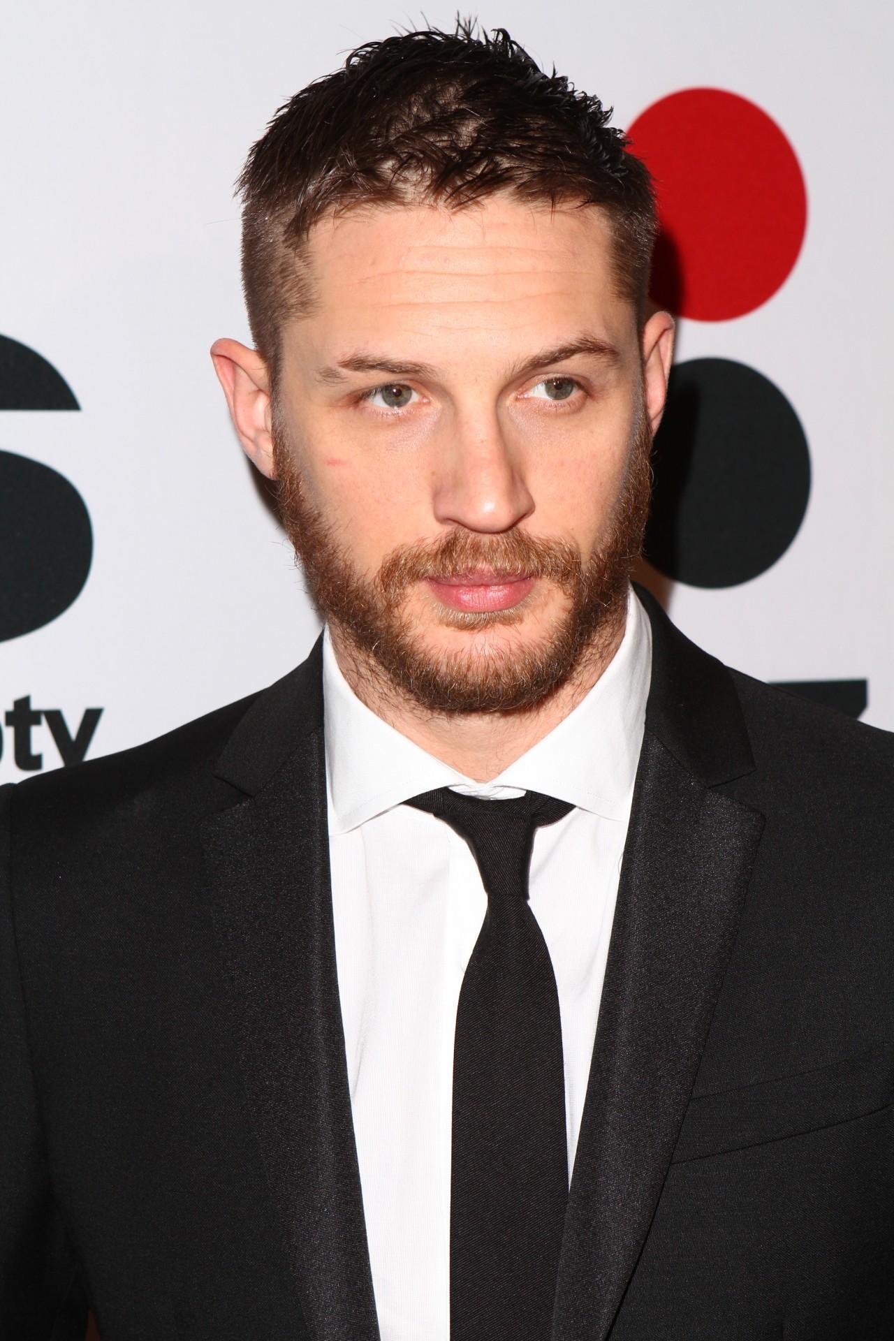  p>汤姆·哈迪(tom hardy),1977年9月15日出生于英国伦敦哈默史密斯