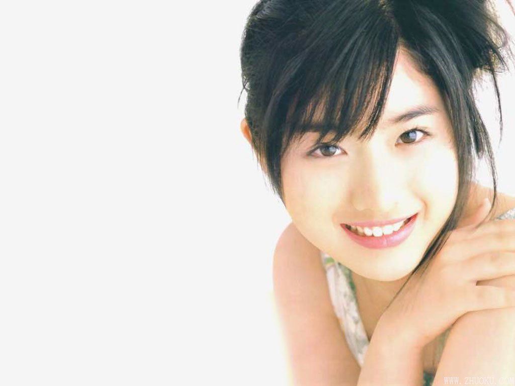  p>石原里美,1986年12月24日出生于日本东京都,日本女演员,主持人.