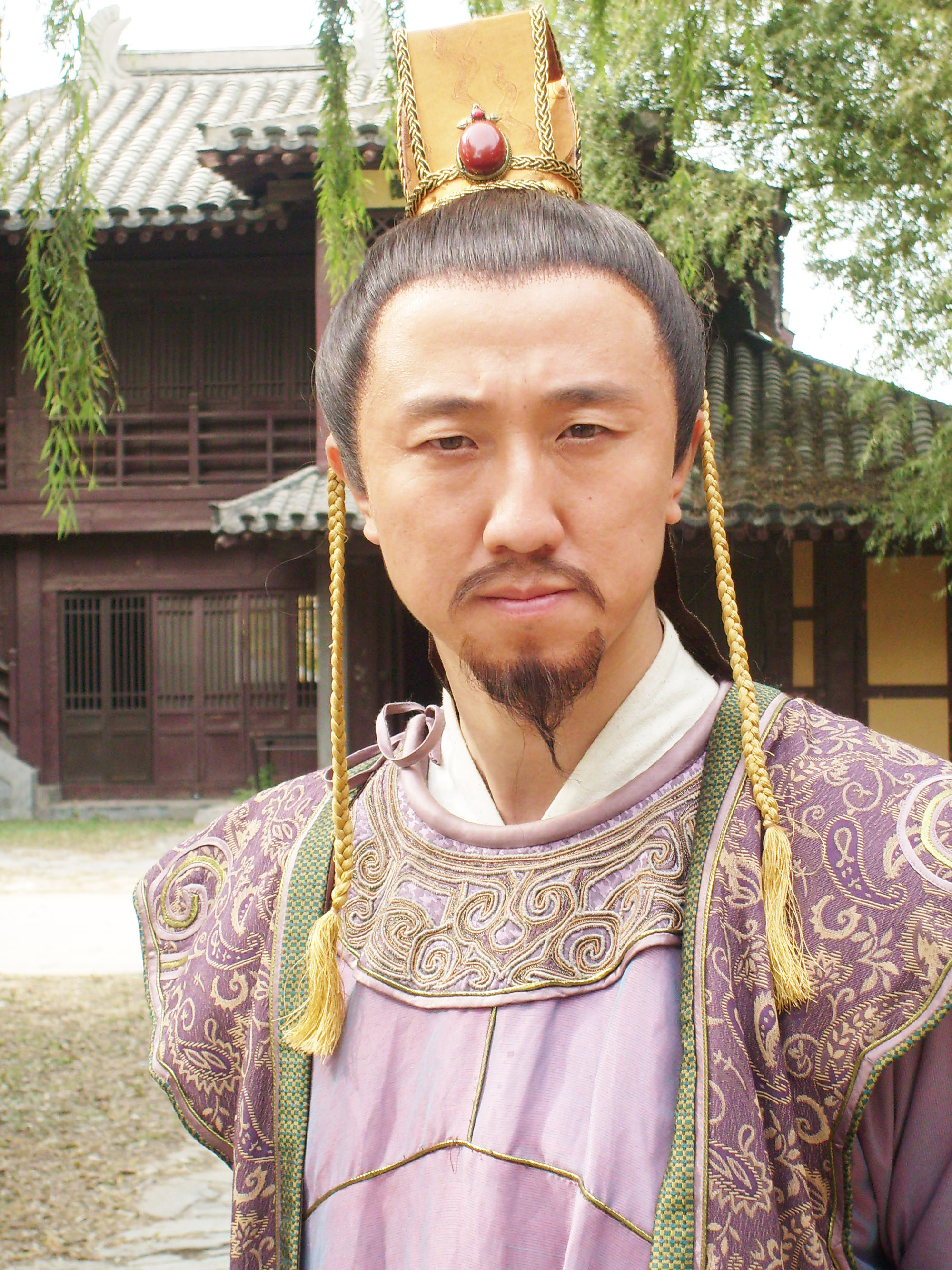  p data-id="gnwjanr5k7">佟骏,中国内地男演员,毕业于 a target="