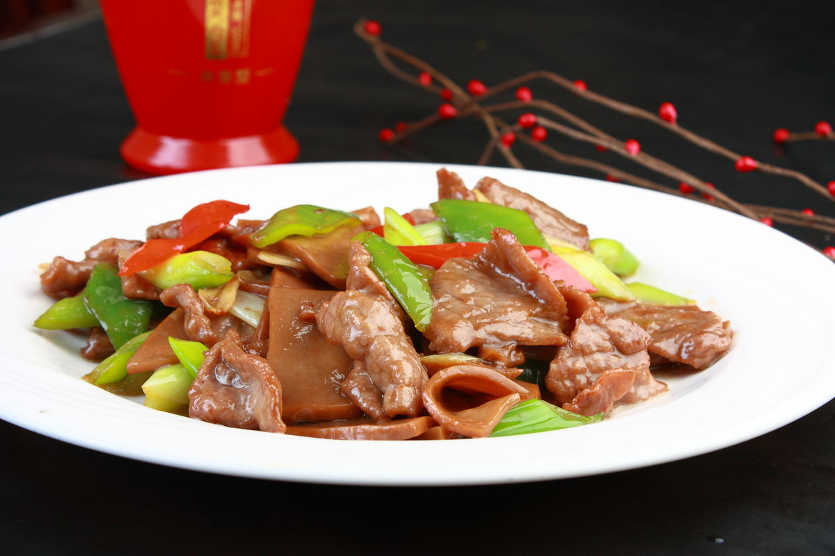  p data-id="t7pwjd4zhi5s">白灵炒肉片是以白灵菇为主料制作的菜品.