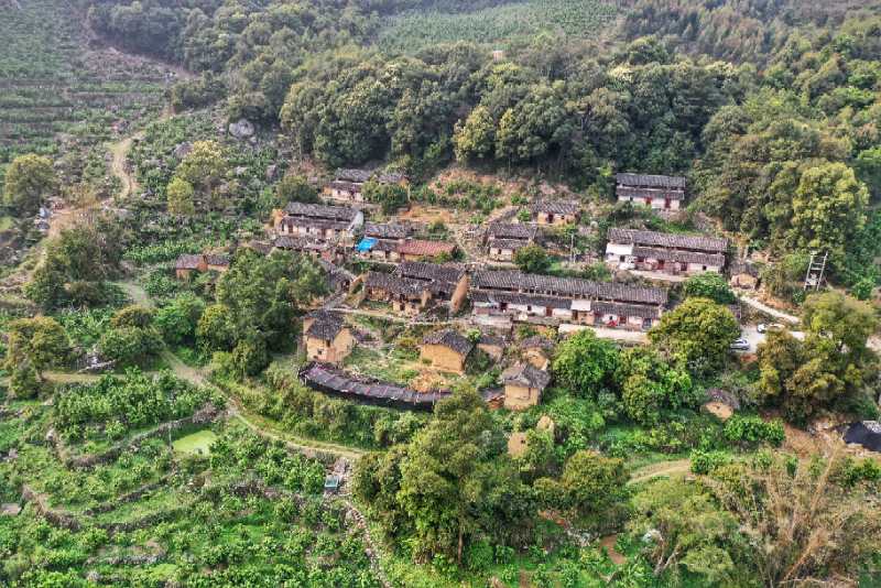  p>梨子坑村又名子坑村,子坑村也是现用行政村名,隶属南胜镇.