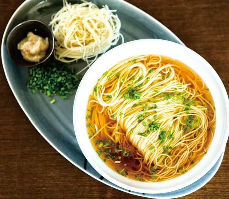  p>阳春面是 a target="_blank" href="/item/江南地区/10775417"