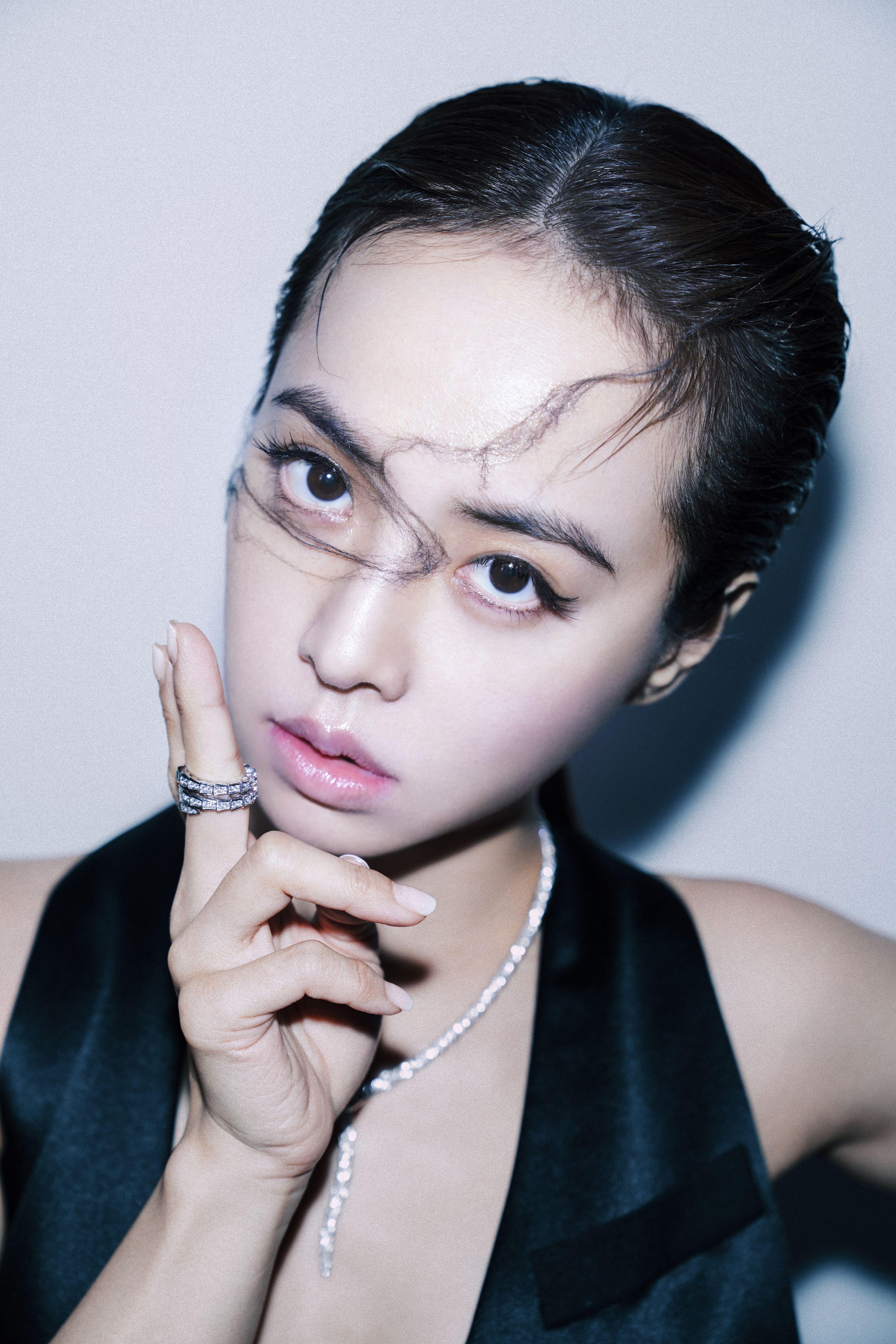 祖籍福建泉州,华语流行乐女歌手,舞者,服装设计师