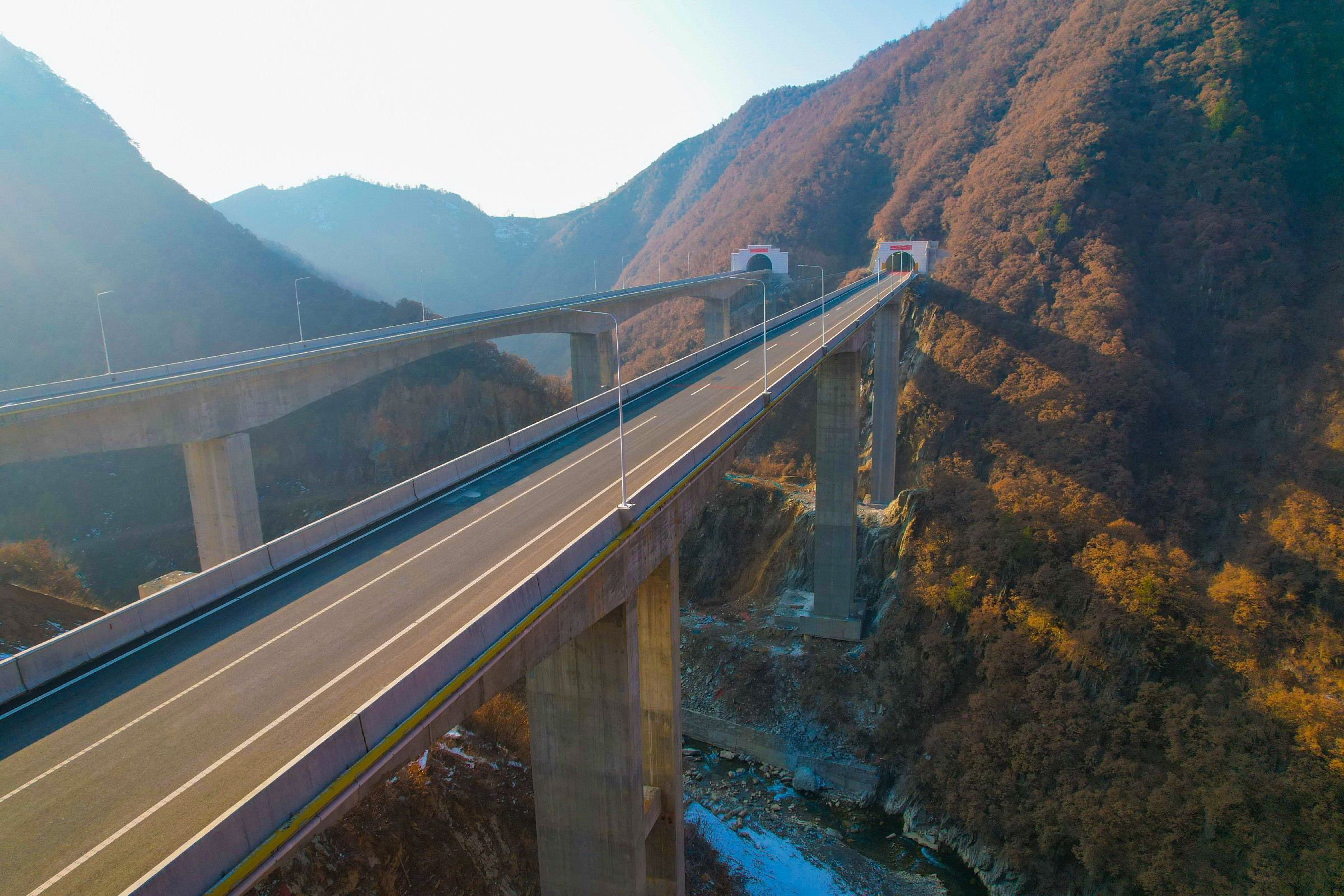 栾川—卢氏高速公路