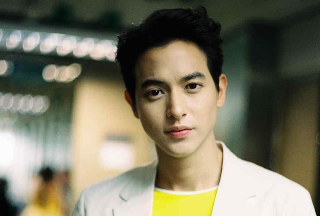 1993年9月19日出生于泰国披集府,泰国男演员,歌手,模特,毕业于 a