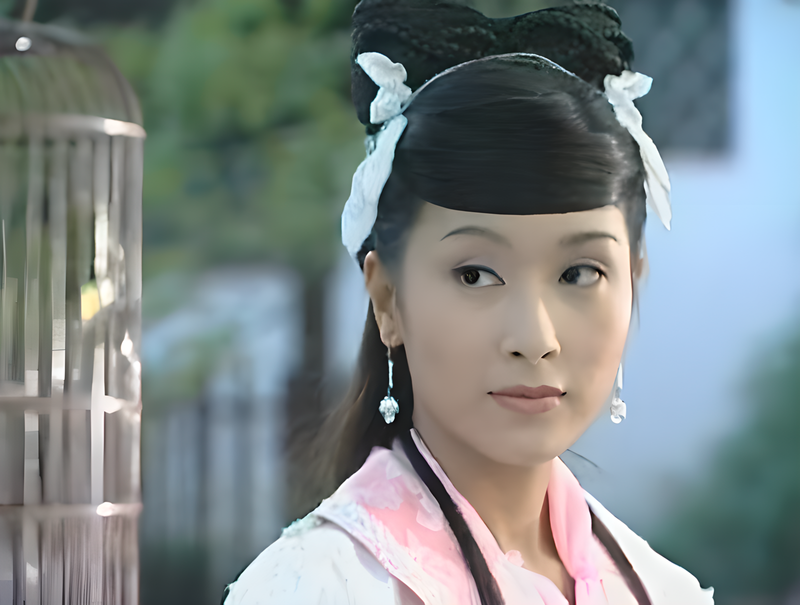 白羽彤,女,2002年电视剧《大醉侠》中的人物