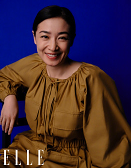 杨婷与好友吴越接受杂志访问照片
