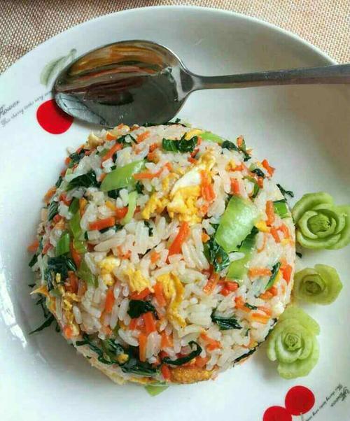 胡萝卜青菜肉蛋炒饭