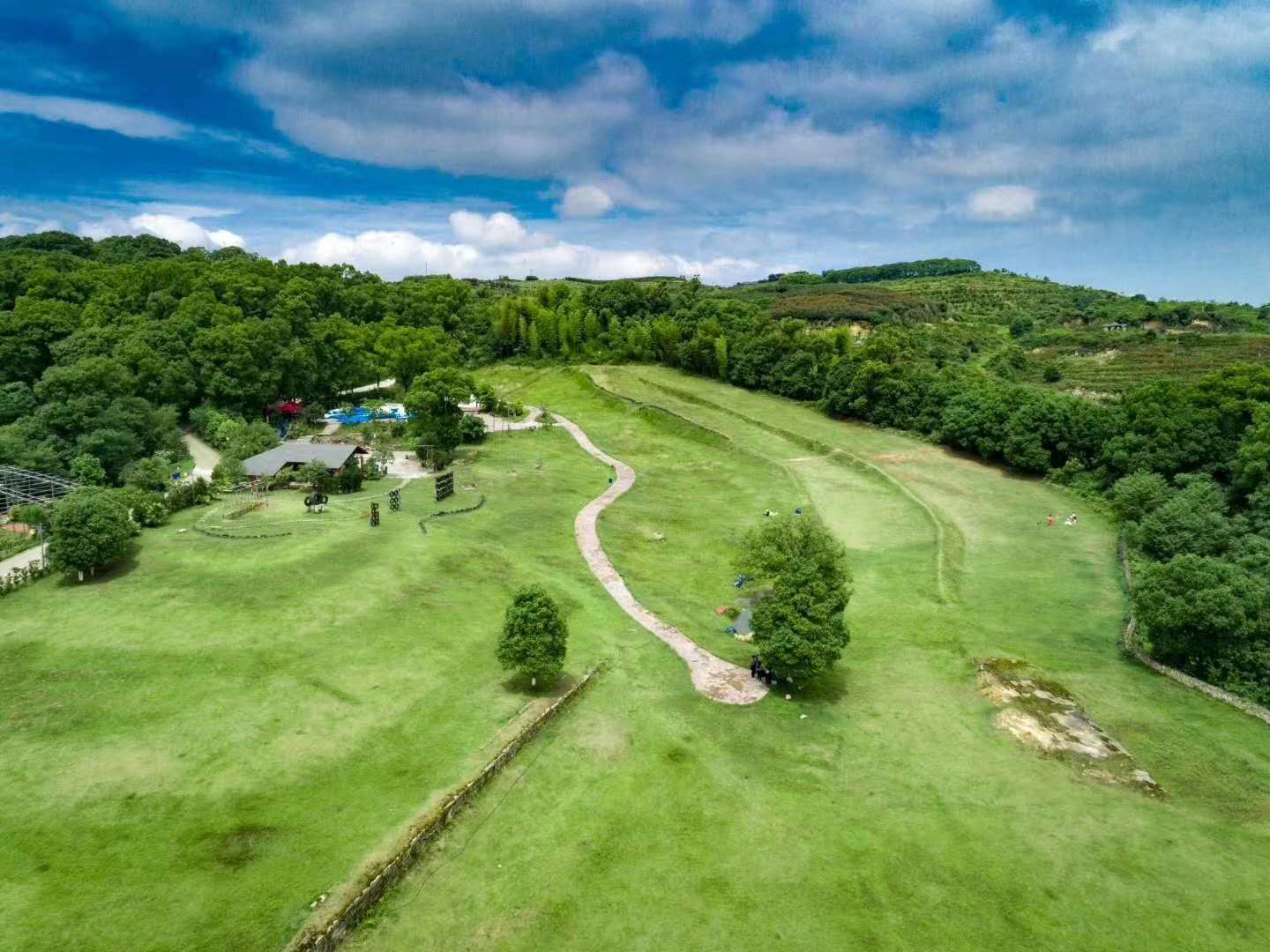  p>苓茏苑,又叫西山坪农业公园,位于重庆市北碚区西山坪,交通便利,距